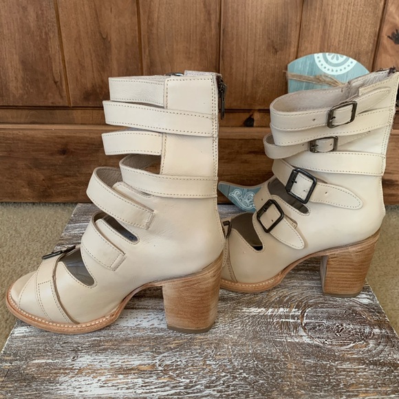 Freebird Bond Sandal. Size 8 - Picture 3 of 7